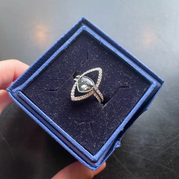 💍Swarovski Crysini Ring Set (SIZE 4!!!!) ✨ - Picture 2 of 7
